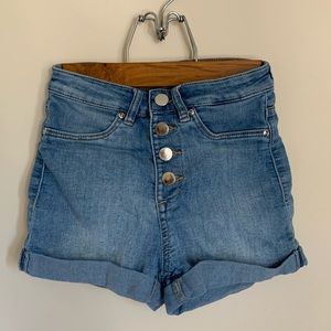 h&m light wash shorts